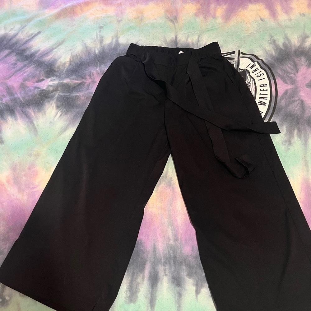 Urban Heritage Black Cropped Wide-Leg Pants with Tie Belt